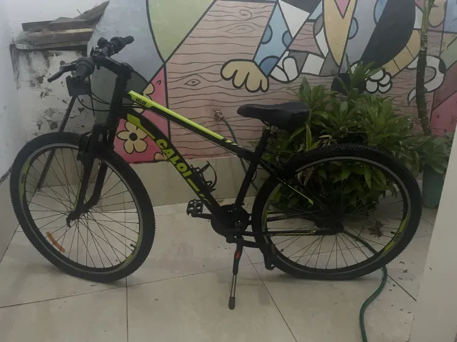 Vende- se bicicleta pouquíssimo usada.