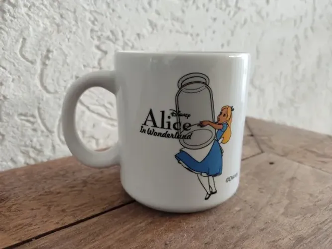 Caneca Alice No Pais Das Maravilhas Disney Kathavento ONG