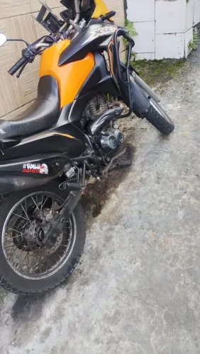 Vende-se uma xre 190 14 mil tem que fazer moto golpista nem venha eu sou segundo dono