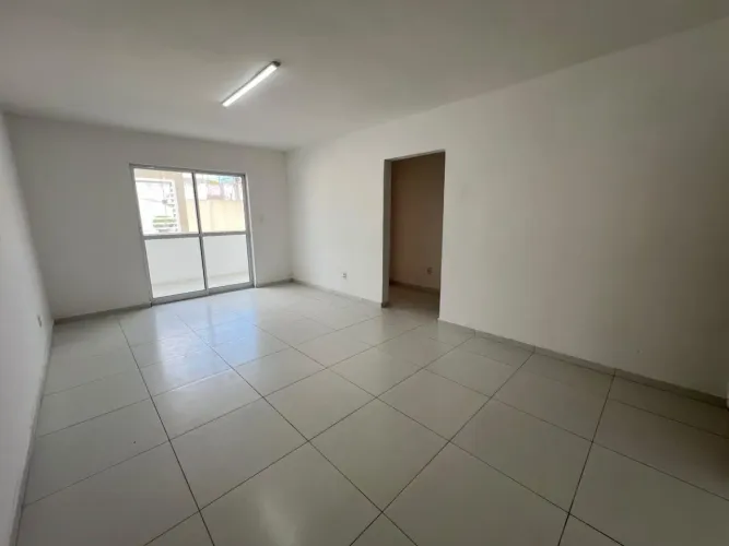 Apartamento 03 quartos, 01 suíte, 85m², sala de estar e jantar, terreo no bairro do Farol