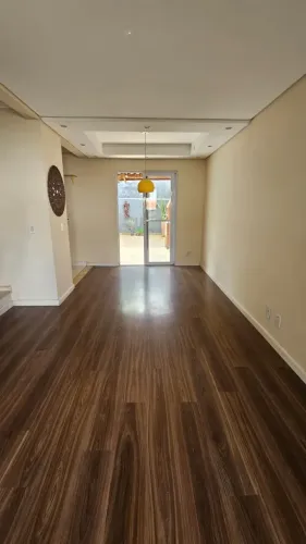 Lindo sobrado á venda , com 3 quartos em Cond. Villa Flora 590 mil