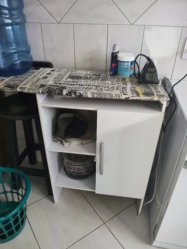 Tábua de passar com armário