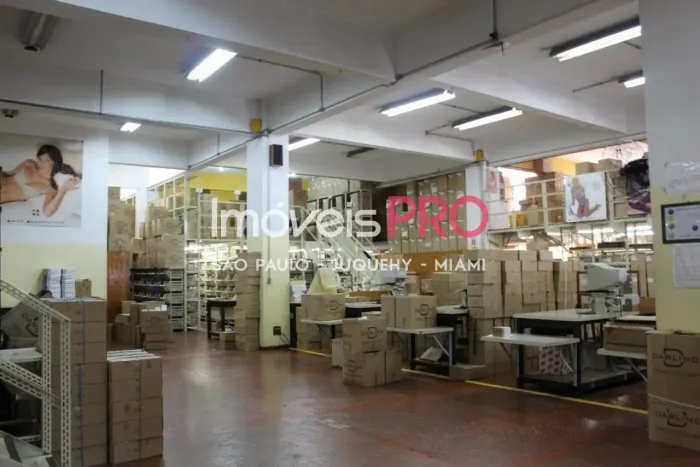 Predio industrial com acesso a 3 ruas