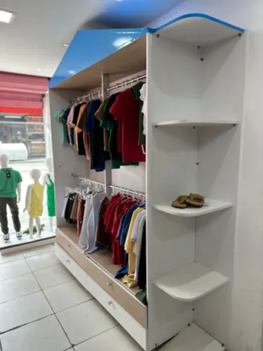 Móveis de loja infantil