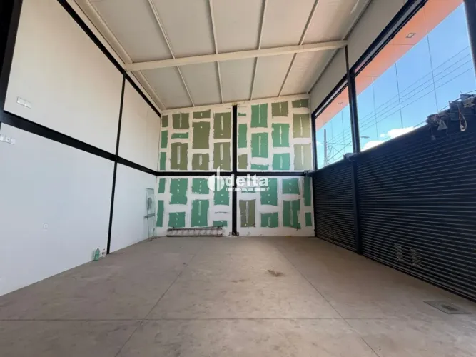 Loja disponível para locação no bairro Tubalina em Uberlândia-MG.
