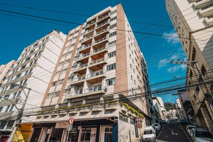 Locação - Apartamento no Centro próximo a Catedral com 03 quartos e vaga de garagem