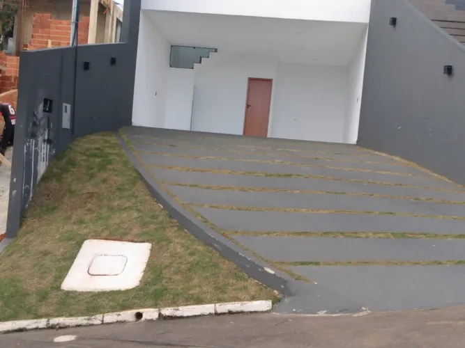 Serviço de roçadeira e poda