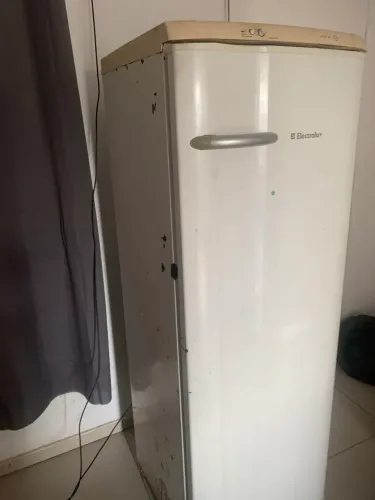 Vende-se geladeira