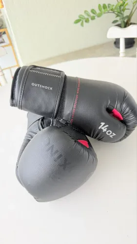 LUVA DE BOXE OUTSHOCK 14 OZ + BANDAGEM