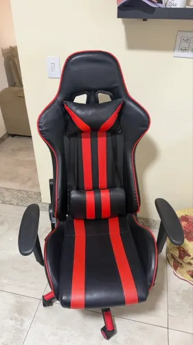 Cadeira gamer preta e vermelha 