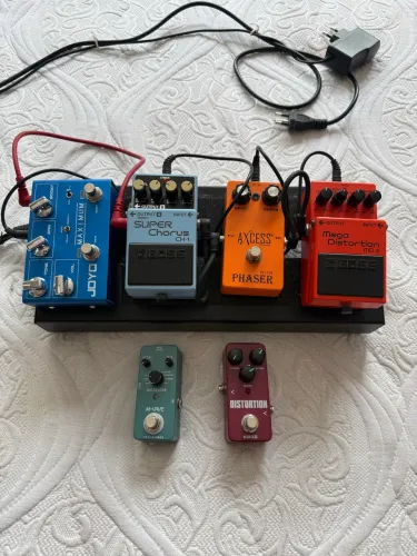PECHINCHA !!! 6 pedais top novo , Ped1.100 com cabos, e Pedalboard  só esta semana