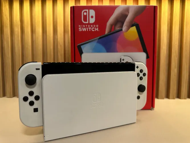 Nintendo Switch OLED na caixa!