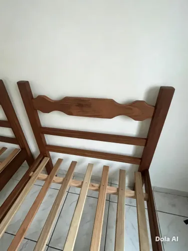  Cama de Solteiro em Madeira Maciça - Excelente Estado