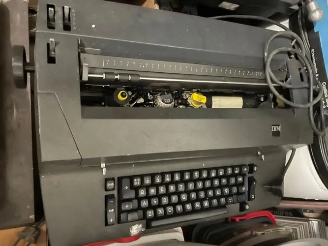 Maquina de escrever eletrica IBM
