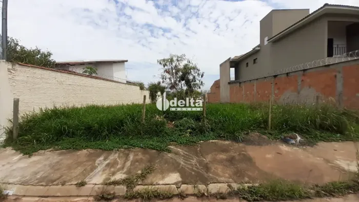 Terreno disponível para venda no bairro Jardim Karaíba em Uberlandia-MG