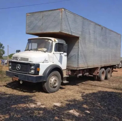 Caminhão Mercedes-Benz 1113/1968 Baú 9mt