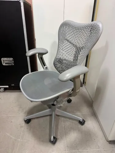 Herman Miller Mirra