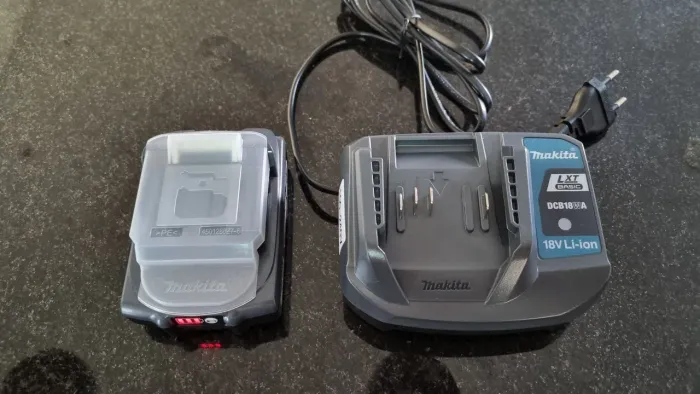 Bateria ltx 2 ah + Carregador makita lite Basic