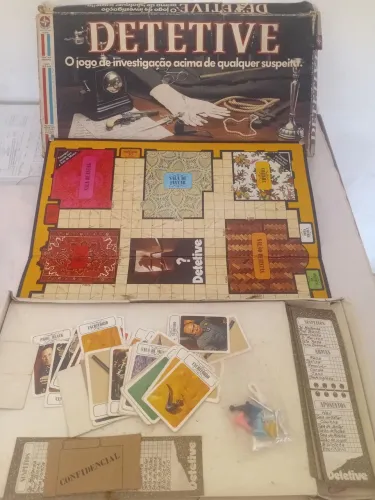 Jogo de tabuleiro "Detetive " edição 1990.