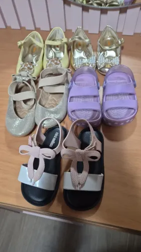 Vende-se lote de sapatos menina