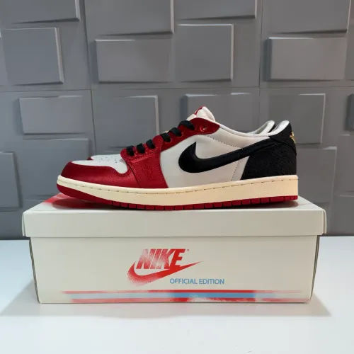 Air Jordan 1 Retro Low x Trophy Room Rookie Card Away 43,5
