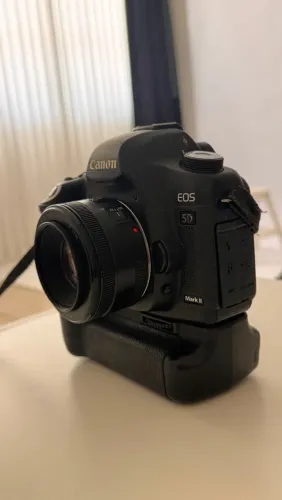 Canon 5D Mark II + Canon 50mm f/1.8 + Grip + Cartão 64GB