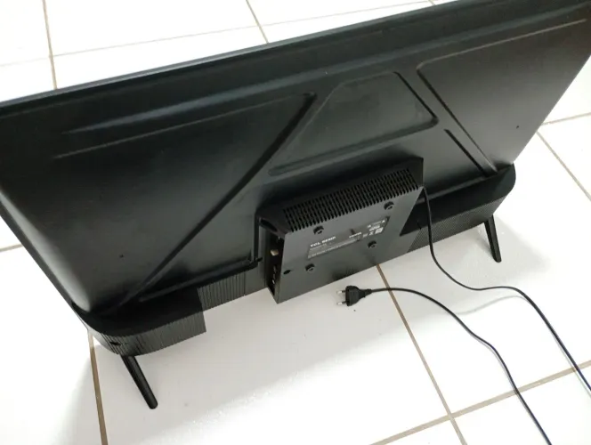 Vendo Smart Tv TCL 32" com DEFEITO.