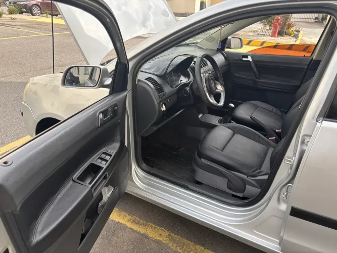 Volkswagen Polo Sedan 1.6 MI Total Flex 8V 4P 2009