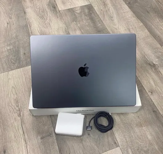 MacBook Pro M3 Max 16.2 2023 48GB / 1TB