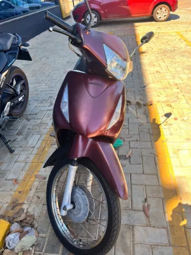 VENDO BIZ 125, COM PARTIDA ELÉTRICA E PEDAL.