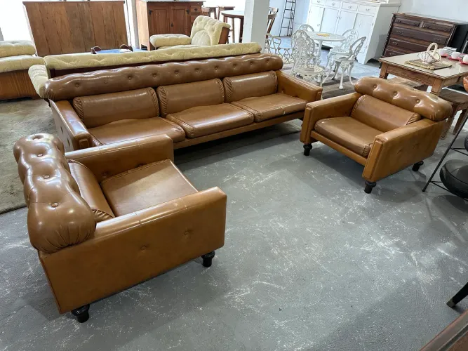 Conjunto sofá 3 lugares com 2 poltronas