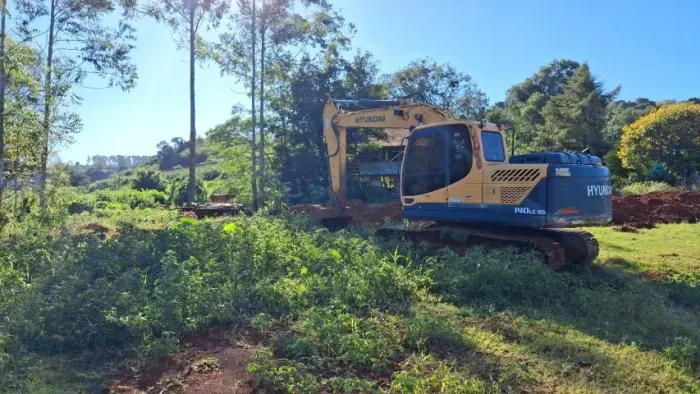 Escavadeira Hidráulica Hyundai 140 Ano 2019 9.000 Horas