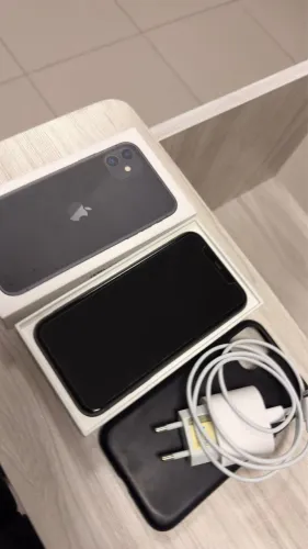 iPhone 11 Preto c/ Caixa e Carregador Original 