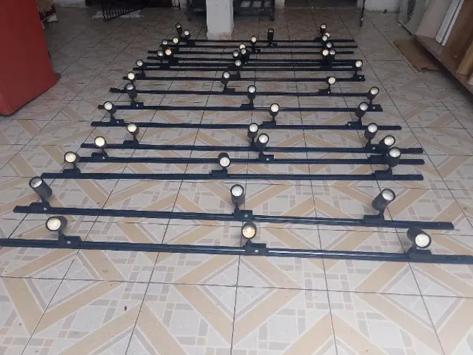 Vendo 15 trilhos eletrificados de 2 metros com 3 lâmpadas spot