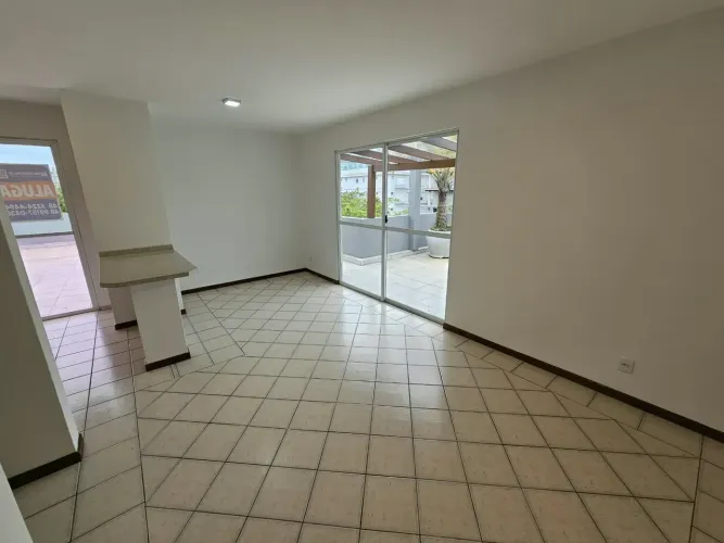 Cobertura para aluguel anual com 3 quartos em Jurerê - Florianópolis - SC