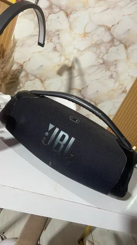 Vende se JBL bombox 3