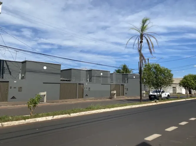 Três Casas à Venda Bairro Pampulha.