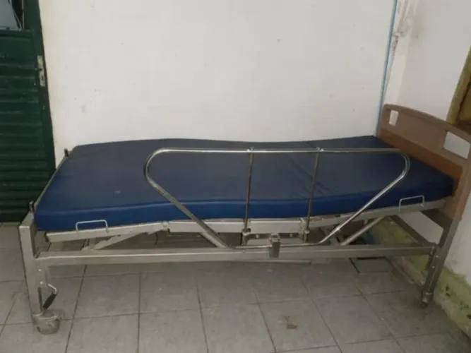 Cama Hospitalar Fowler Adulta com Grade Lateral + Colchão