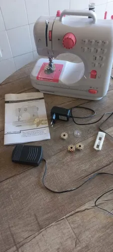 Máquina de costura portátil