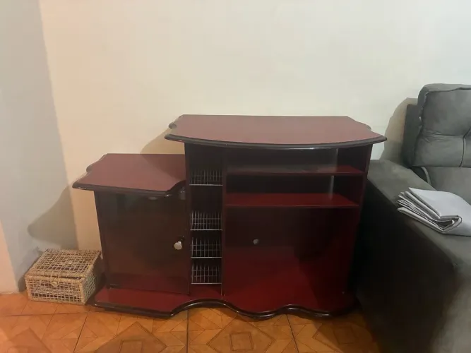 Rack de Sala para TV em Madeira Mogno/Tabaco - Ótimo Estado