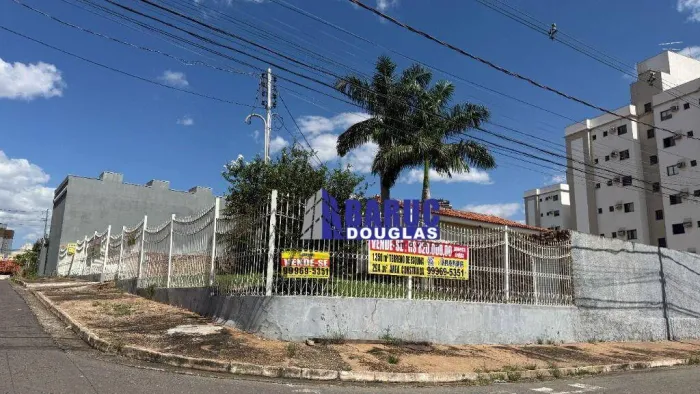Casa com 3 terrenos com total 1.350m2 de terreno de esquina, com 5 quartos s/ 03 suítes, c