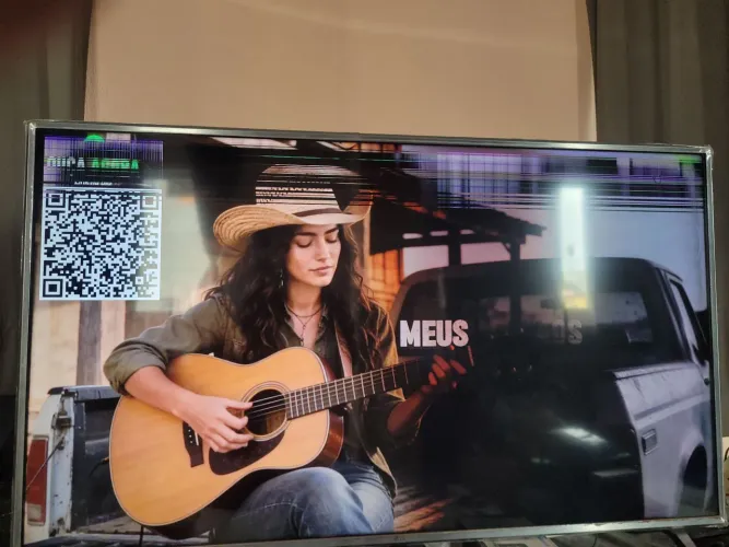 (02) TVS 55 TCL ( tela trincada ) e LG 50 com defeito de tela