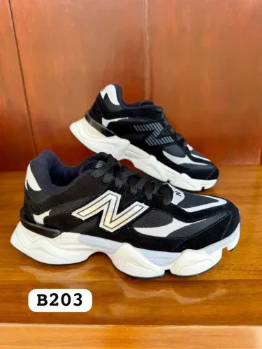 Tênis NB