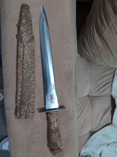 Faca adaga de inox com bainha e cabo de couro 