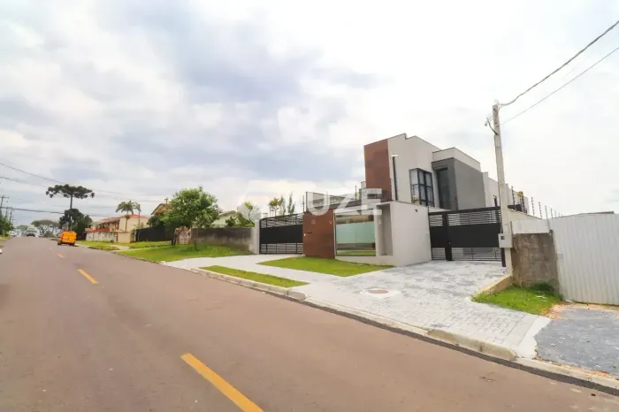 Sobrado à venda, Uberaba, Curitiba, 3 quartos, 1 suíte, 1 vaga