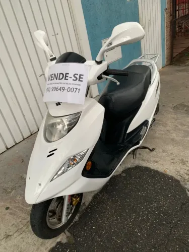 Burgman 125i de garagem toda revisada e parcelo no cartão