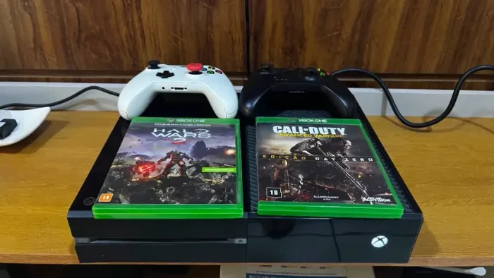 Xbox One Fat 500GB | 2 Controles | 2 Jogos | Kinect |