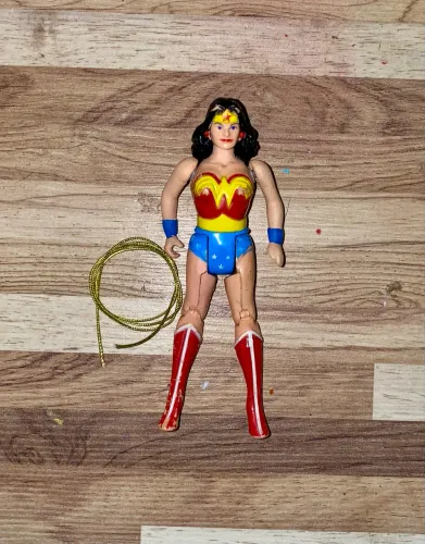 Boneco Super Powers - Mulher Maravilha (leais a descrição)