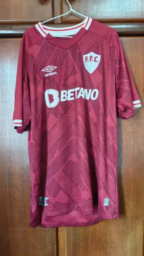 Camisa Fluminense 2022 grená em perfeito estado