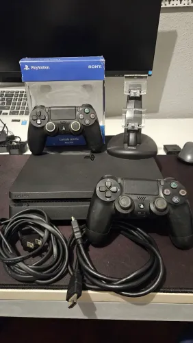 Ps4 slim 1tb 2 controles +5 jogos